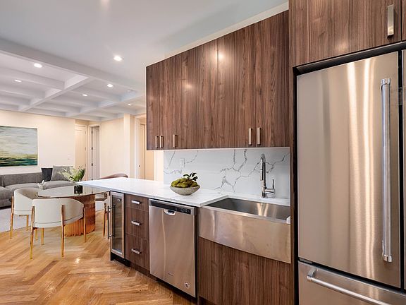 2nd image of 941 Washington Ave #305