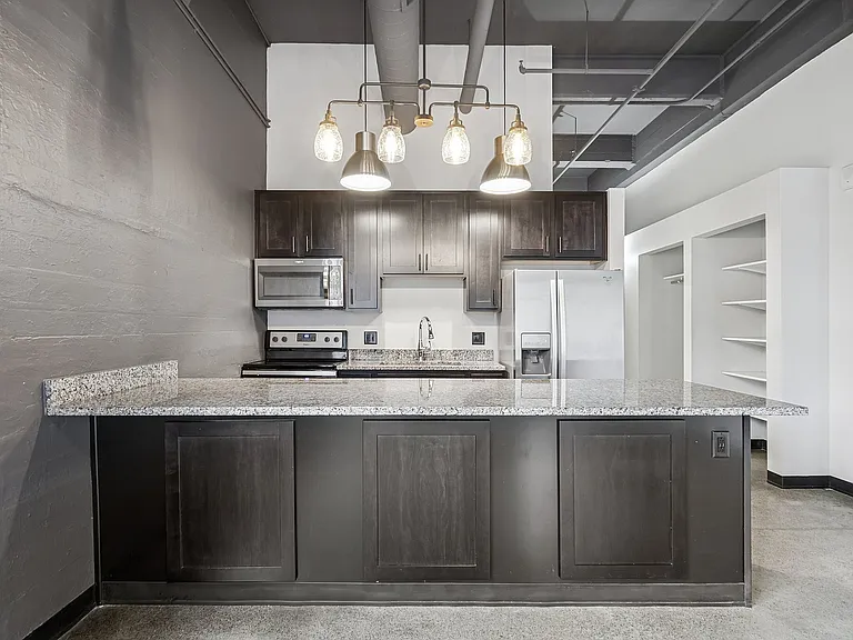 55-web-or-mls-1627 Penn Ave Unit 504-S2409-012