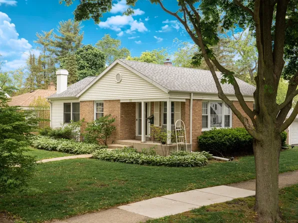 55 S Elmwood Ave, Palatine, IL 60074