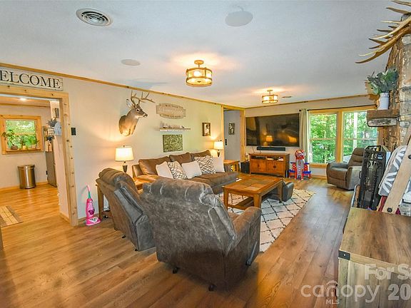 4th image of 336 Hillside Rd