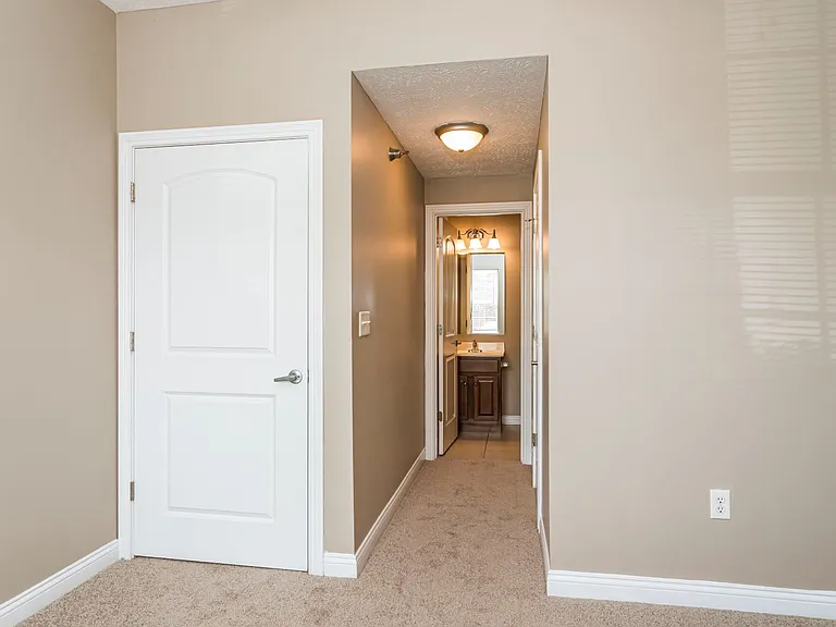 Greenbrier Apartments — Photo 36