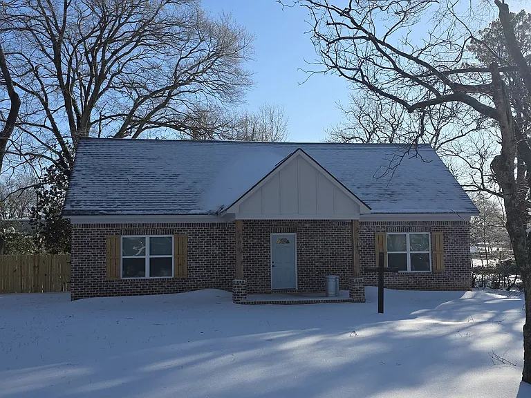 404 Camille St — Photo 1