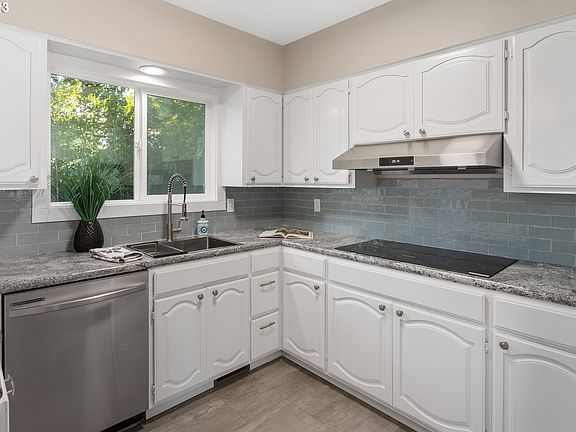 5th image of 2913 NE 44th St
