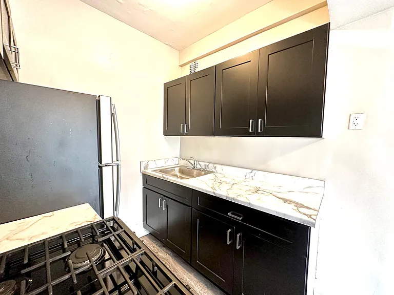 1033 W Loyola Ave #207 — Photo 11