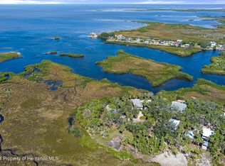 8122 Camp Ln, Hudson, FL 34667