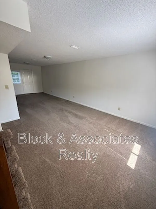 2 bed, 1.5 bath, $895 — Photo 2