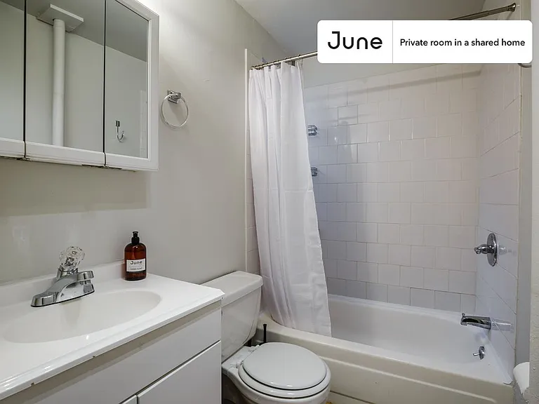 400 W 20th St #B — Photo 6
