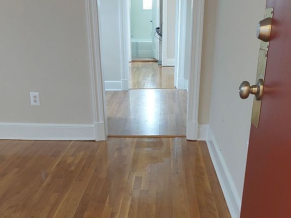 2nd image of 913 Monument Ave APT 6