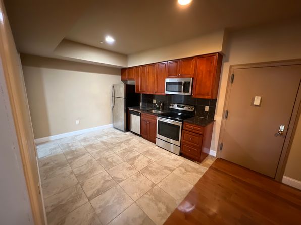 921 Ridge Ave APT 4B