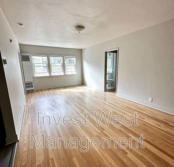 615 NE 6th Ave #5 — Photo 4