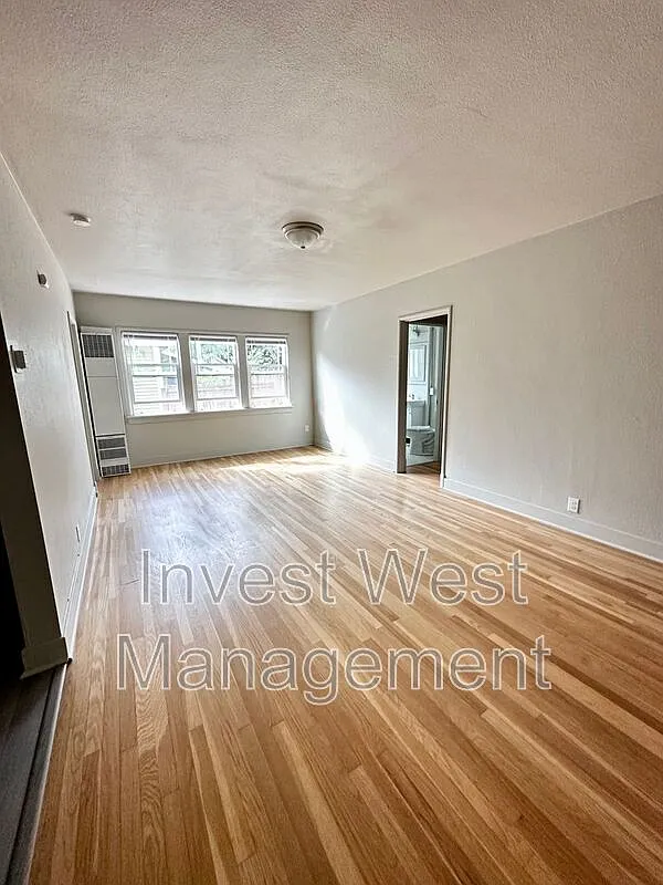 Building Photo - 615 NE 6th Ave #11