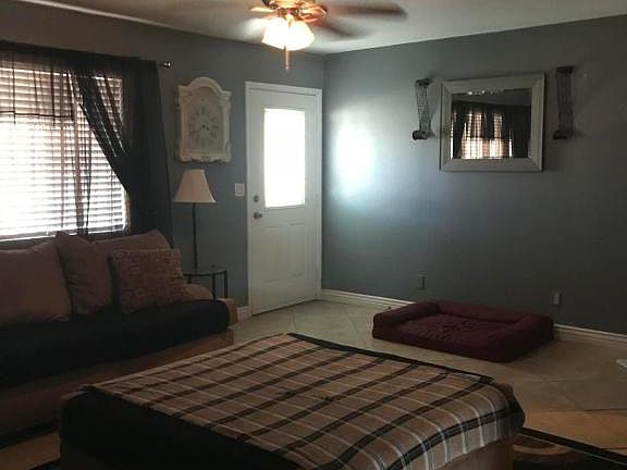 3rd image of 1042 E Ash Dr