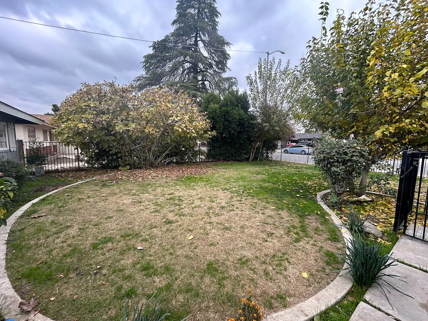 Entertainers Paradise in SW Bakersfield 3 Bed/3 Bath w/ Pool, Solar & Deposit Alternative Option — Photo 2