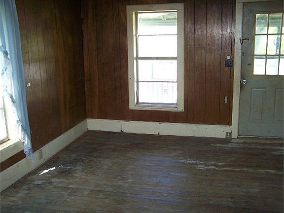 3rd image of 410 Hazel St