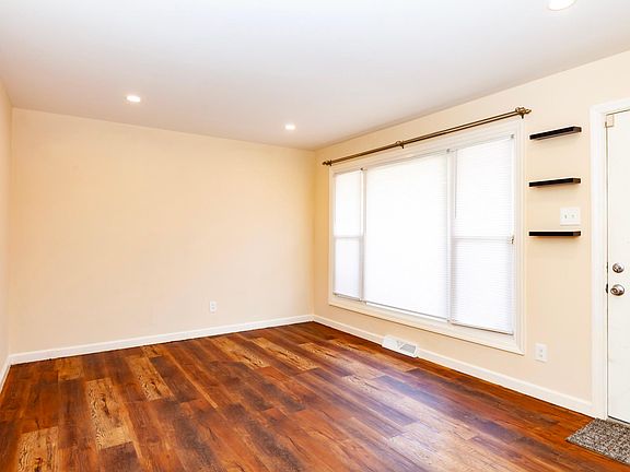 5th image of 70 Saint Walter Ln