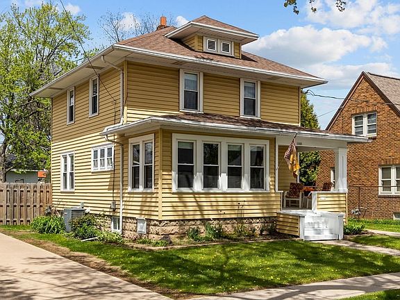 2nd image of 1028 W Summer St