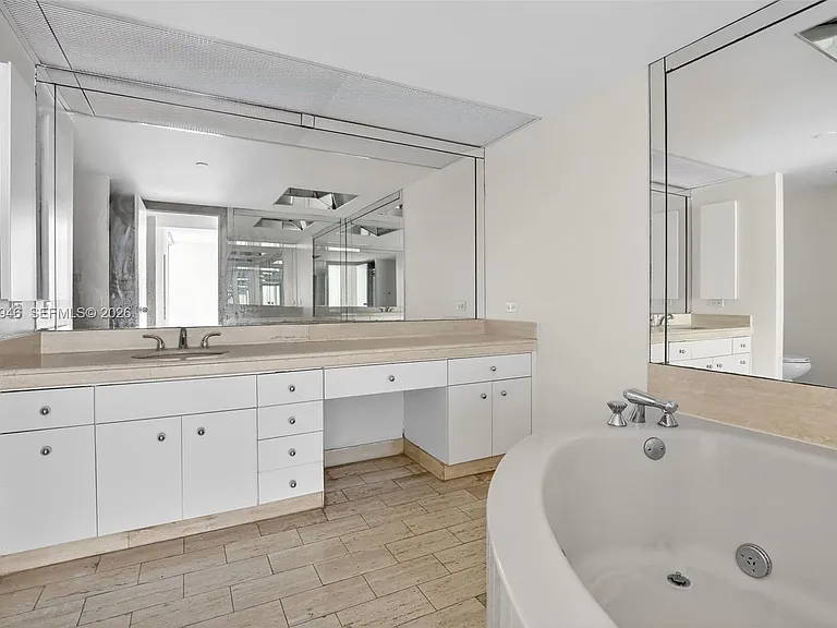 19707 Turnberry Way #7F — Photo 23