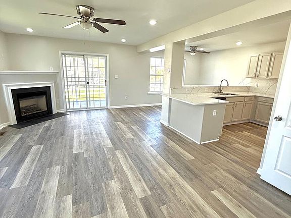 3rd image of 227 Avonbridge Dr