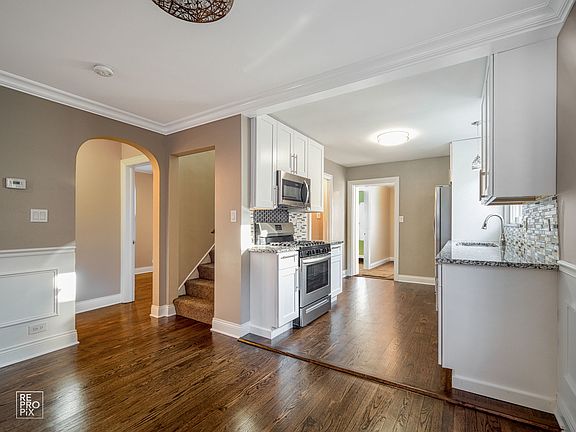 3rd image of 7533 S Damen Ave