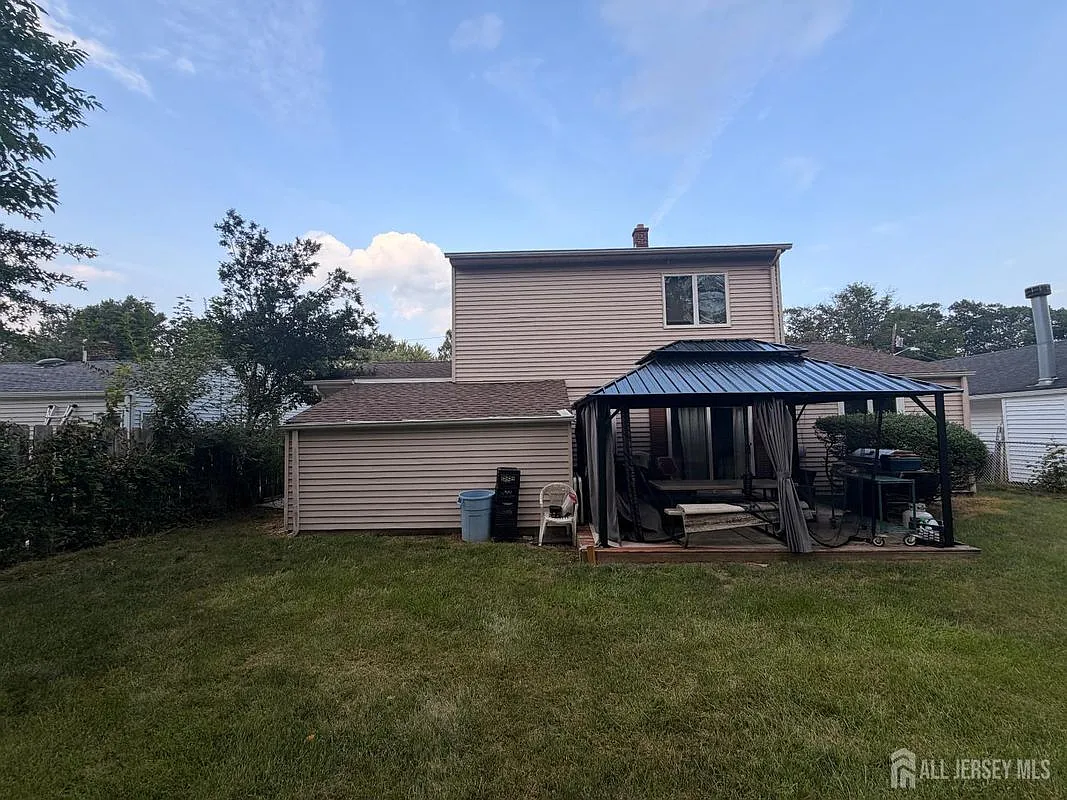 4 bed, 2.0 bath, 1728 sqft, $3,500 — Photo 4