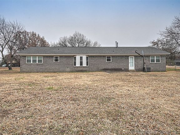 3rd image of 9810 N 165th East Ave