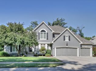 5808 Trailridge Dr, Parkville, MO 64152