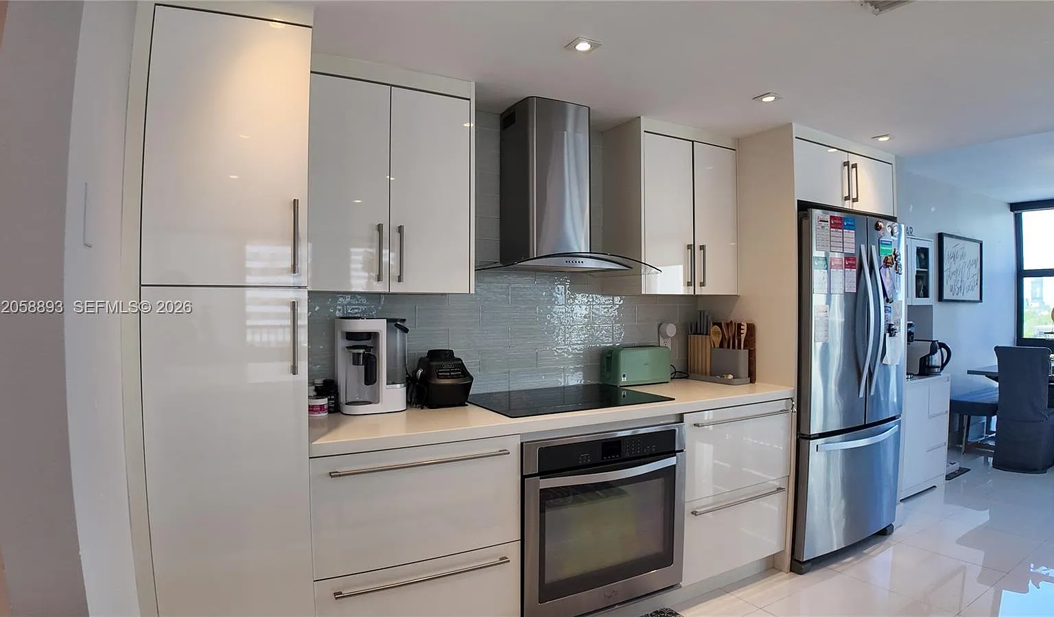 Avant Garde Condo — Photo 4