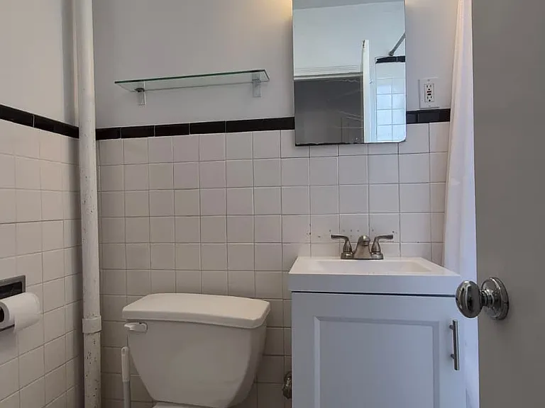 415 W 47th St #3C — Photo 8