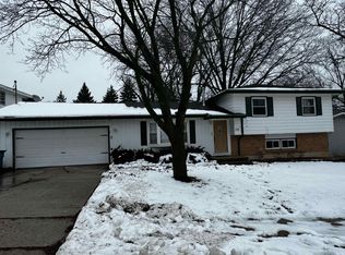 716 6th Ave, Dixon, IL 61021