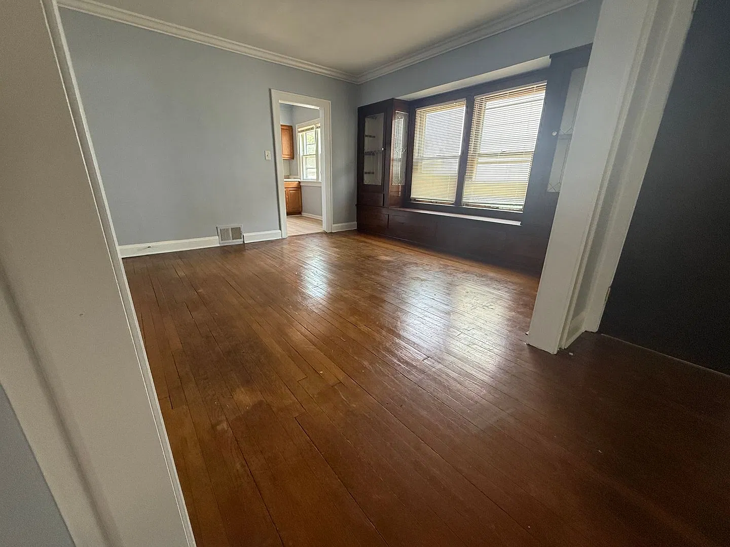 10230 Almira Avenue — Photo 4