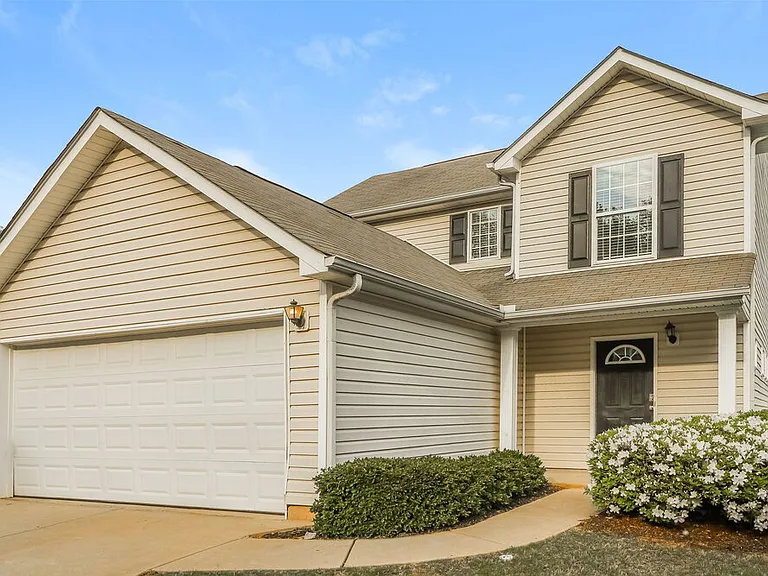 320 Arrowhead Dr — Photo 4