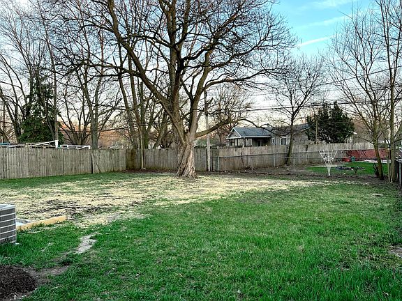 2nd image of 2384 Cedarcliff Ave
