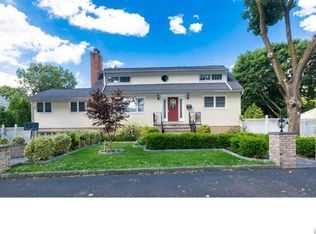 43 Fieldcrest Rd, Tuckahoe, NY 10707