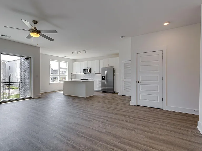 542 Southgate Ave #216 — Photo 1