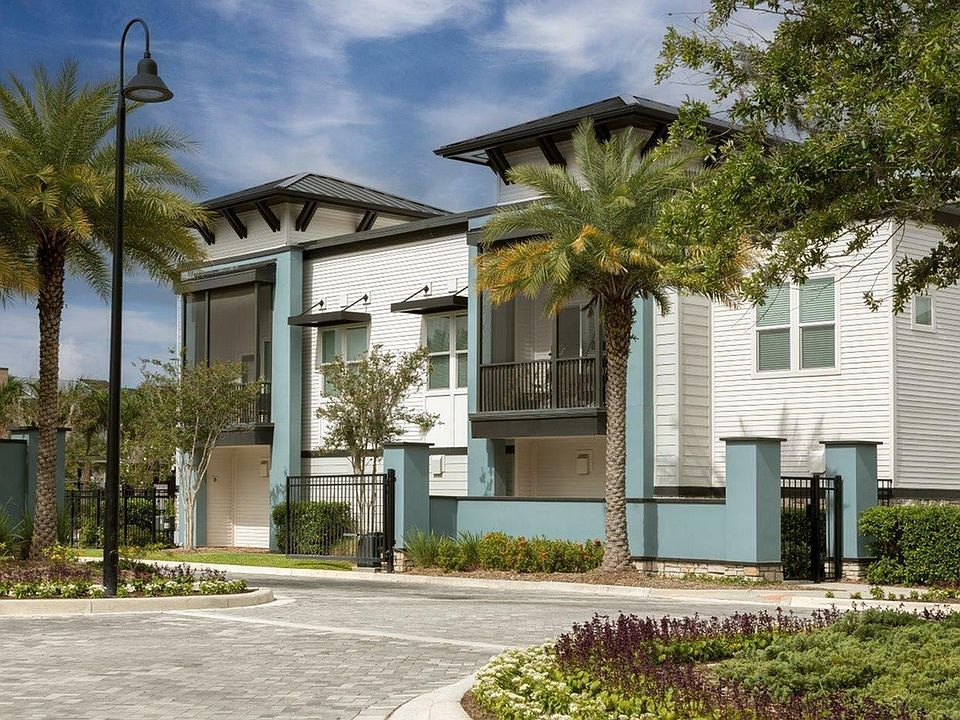 The Addison Universal Boulevard Carriage Home