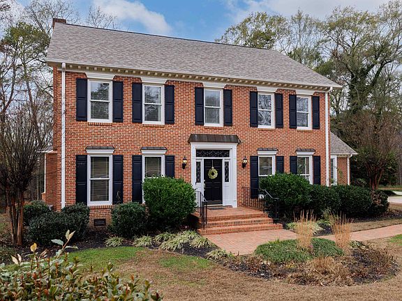 2nd image of 109 River Forest Ln