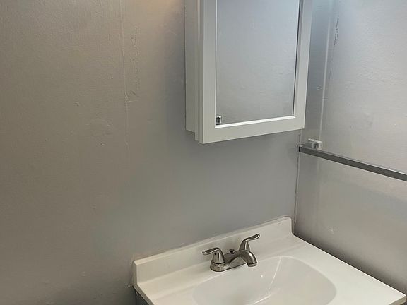 5th image of 595 Brown St APT 2