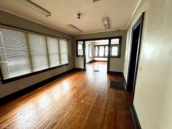 2nd image of 205 N Jackson St