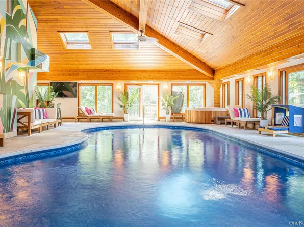 37 Patricia Drive, Pleasant Valley, NY 12569