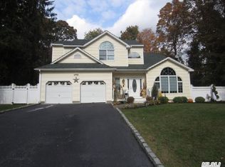 4 Jenkins Pl, Melville, NY 11747