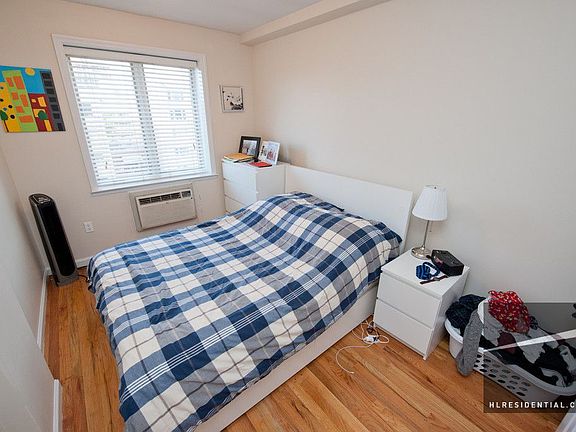 2nd image of 2323 31st Ave APT 5B
