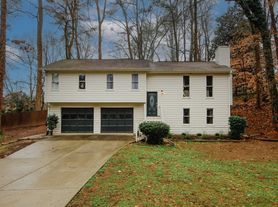1424 Shadowbrook Dr., Marietta, GA 30062