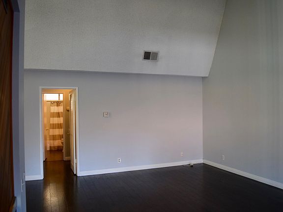 4th image of 4-31525 Lindero Canyon Rd #4