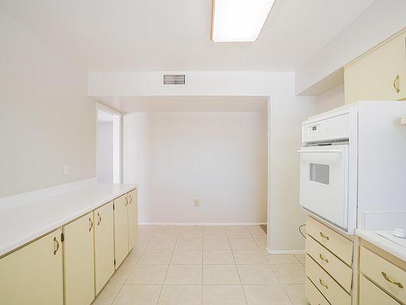 3rd image of 10015 W Cameo Dr