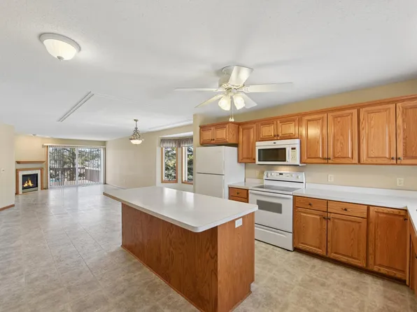 1102 Highpoint Ct, New Richmond, WI 54017