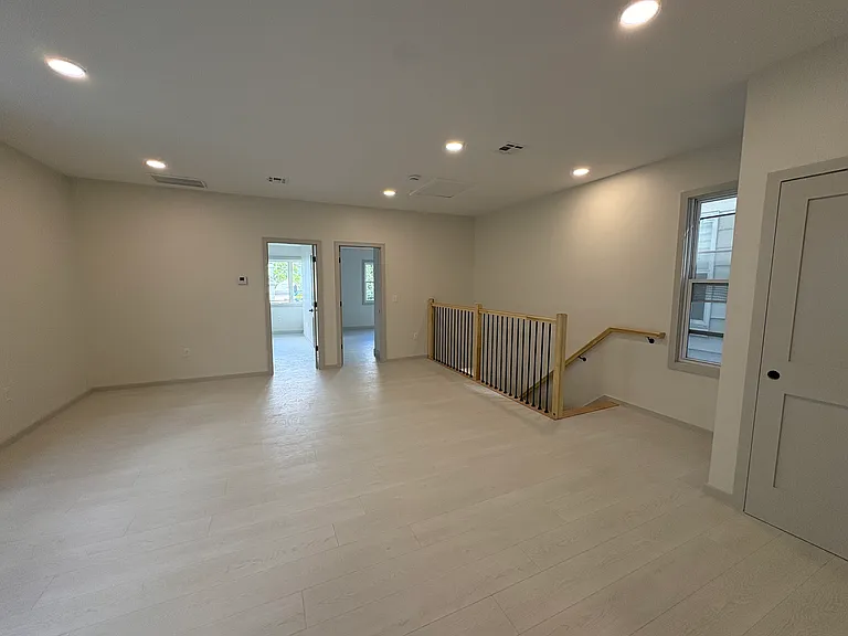 317 Davis Ave #2 — Photo 10