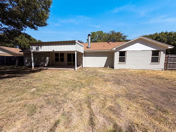 5th image of 309 Applewood Ln