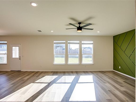 5th image of 545 Ayinger Ln