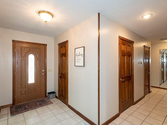 4th image of 1935 E Lakewood Street