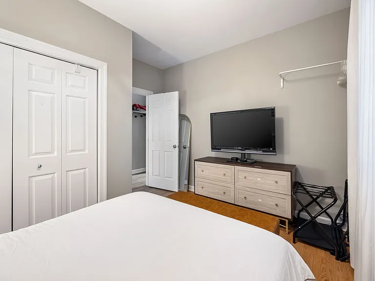 616 N May St #B — Photo 20